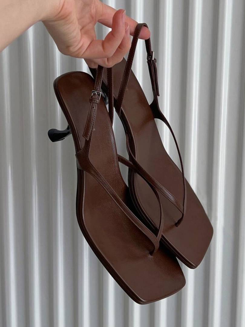 Celeste sandali minimal con tacco alto