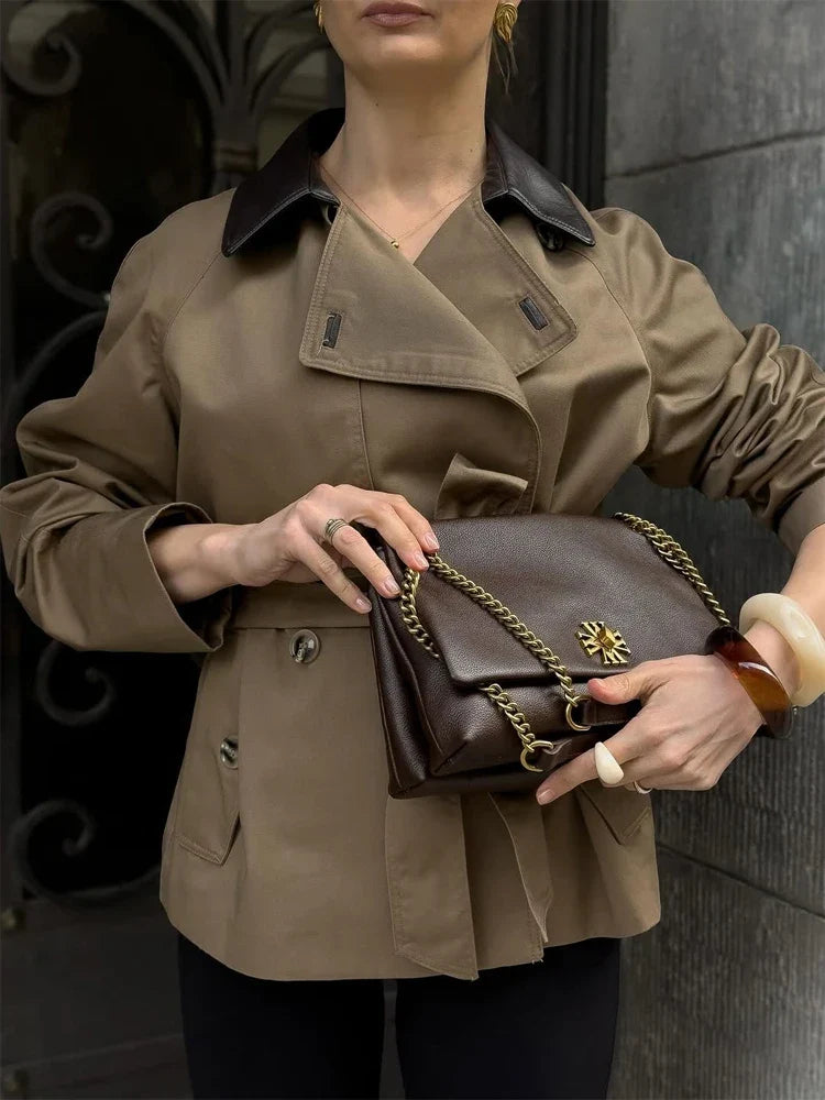 Mary Cappotto trench con colletto a contrasto e cintura