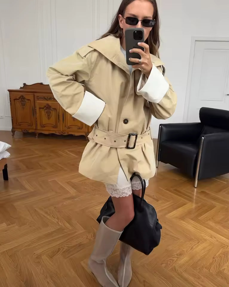 Trench coat Evelyn con polsini a contrasto e cintura