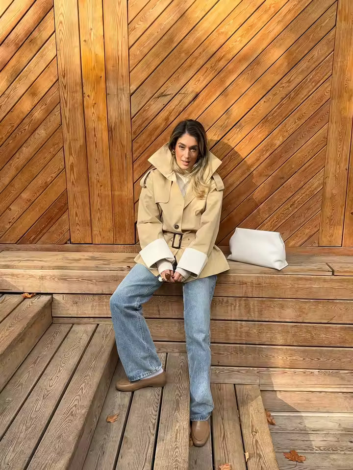 Trench coat Evelyn con polsini a contrasto e cintura