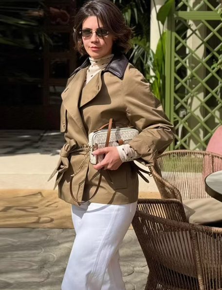 Mary Cappotto trench con colletto a contrasto e cintura