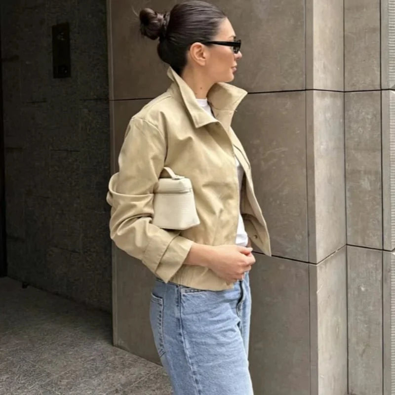 Giacca Carla con Collo Alto e Zip