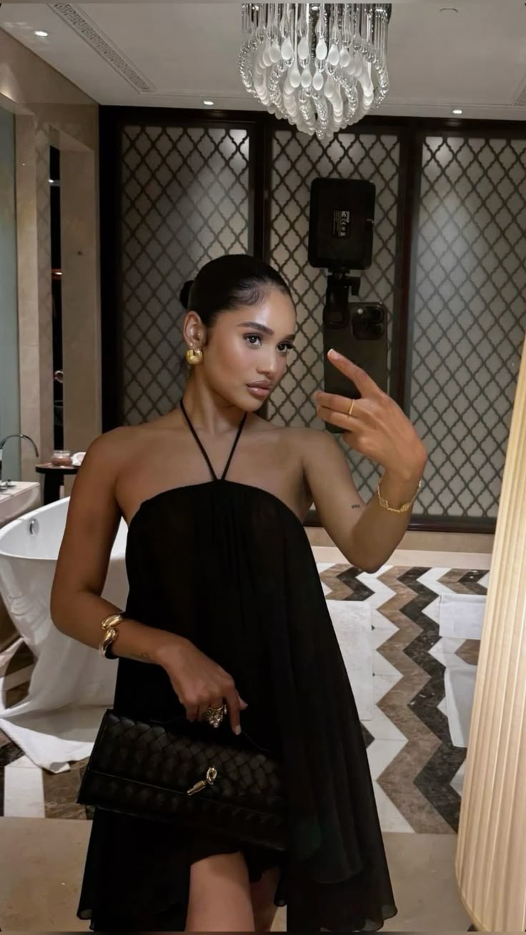 Yasmin miniabito halter con schiena scoperta