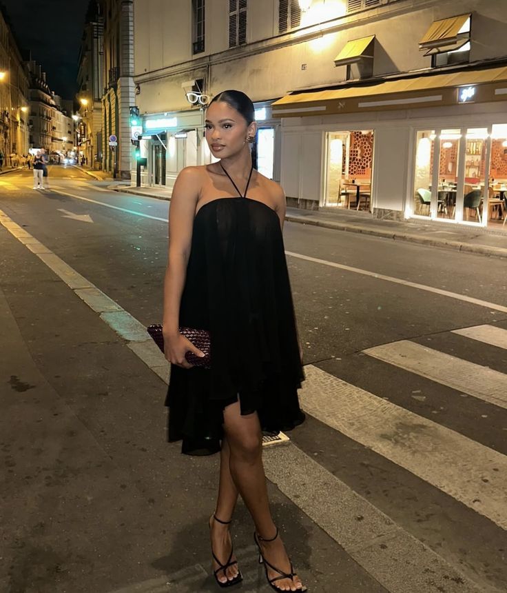 Yasmin miniabito halter con schiena scoperta