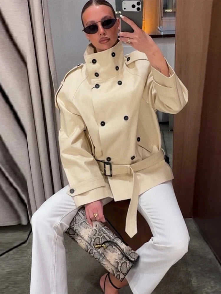 Trench coat Ella sartoriale con collo alto