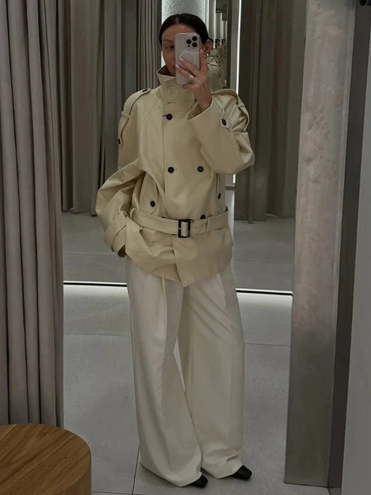 Trench coat Ella sartoriale con collo alto
