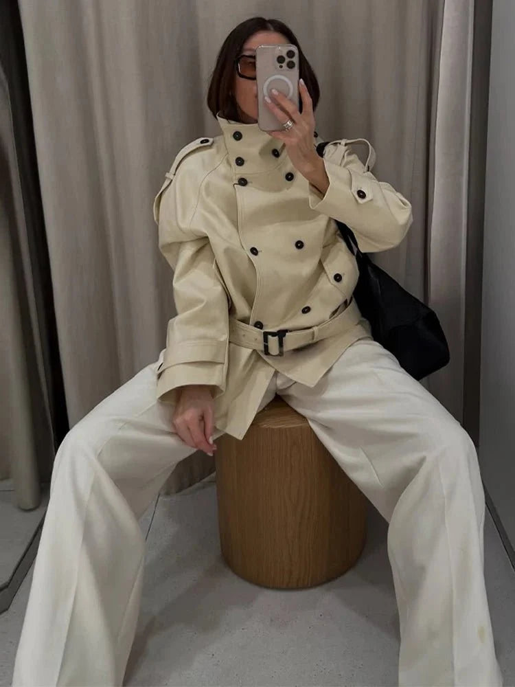 Trench coat Ella sartoriale con collo alto