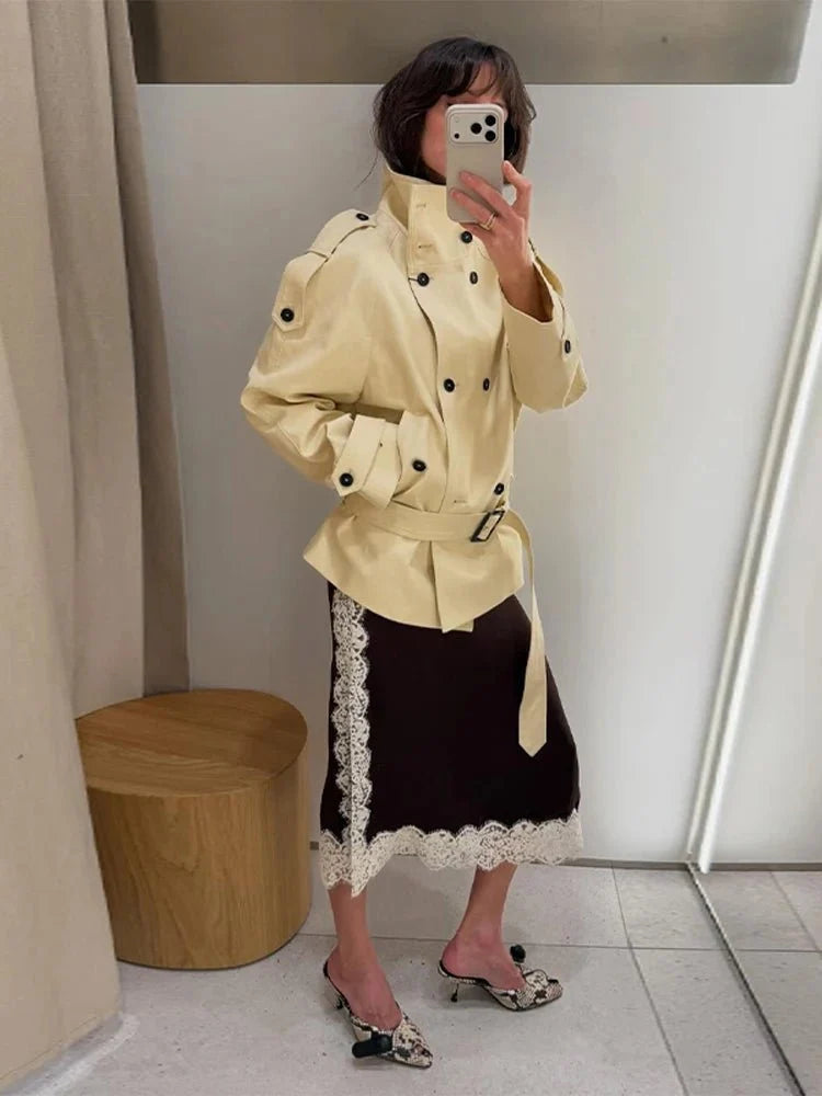 Trench coat Ella sartoriale con collo alto