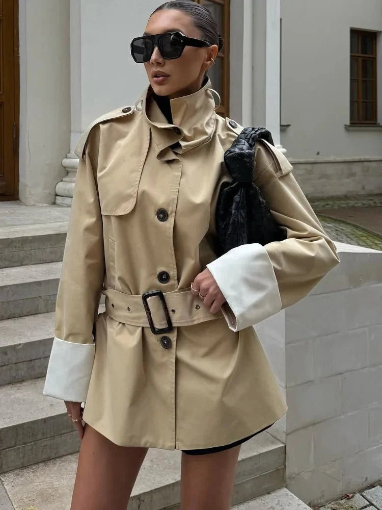 Trench coat Evelyn con polsini a contrasto e cintura