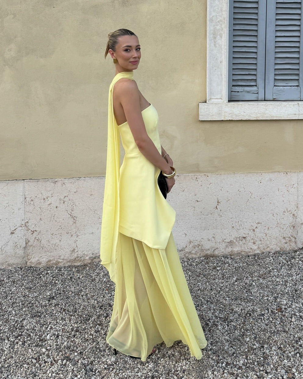 Sophia abito lungo asimmetrico trasparente