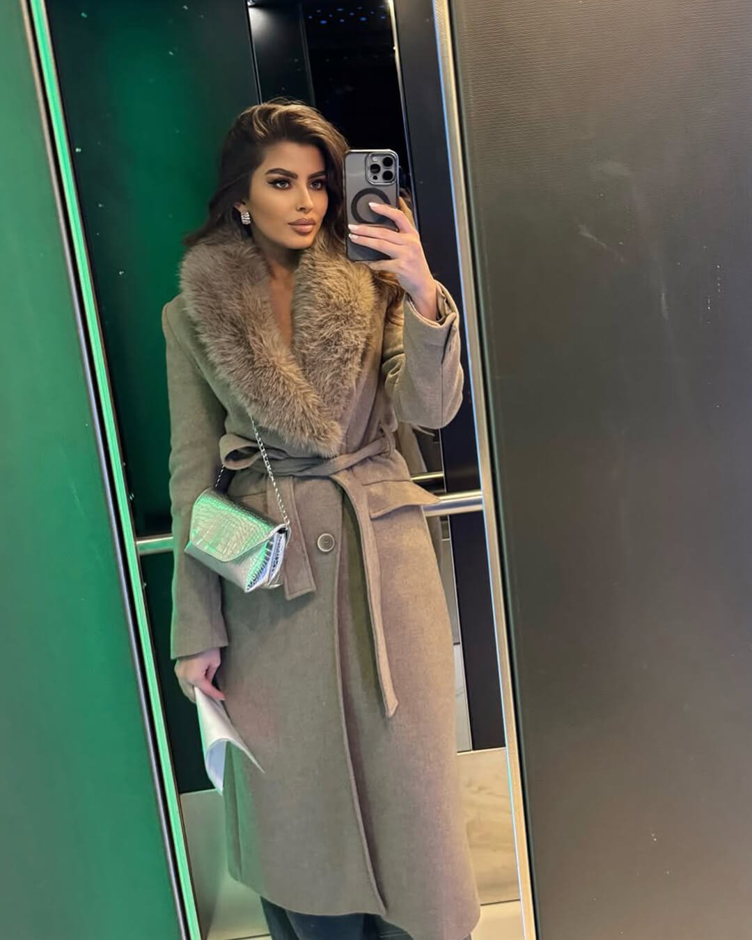 Cappotto maxi Lola con collo in ecopelliccia