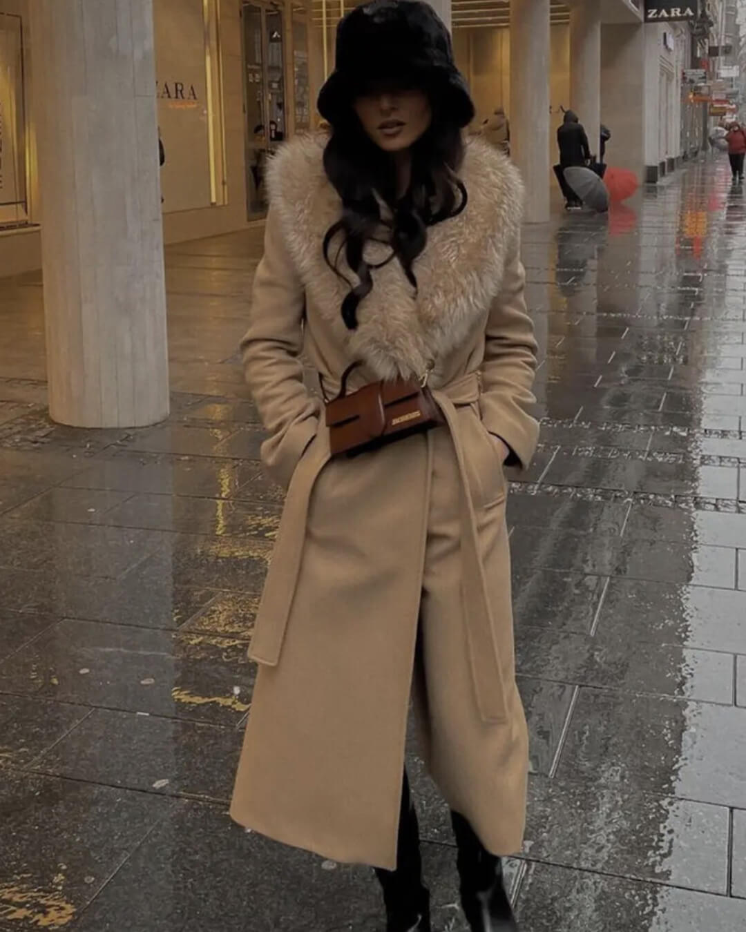 Cappotto maxi Lola con collo in ecopelliccia