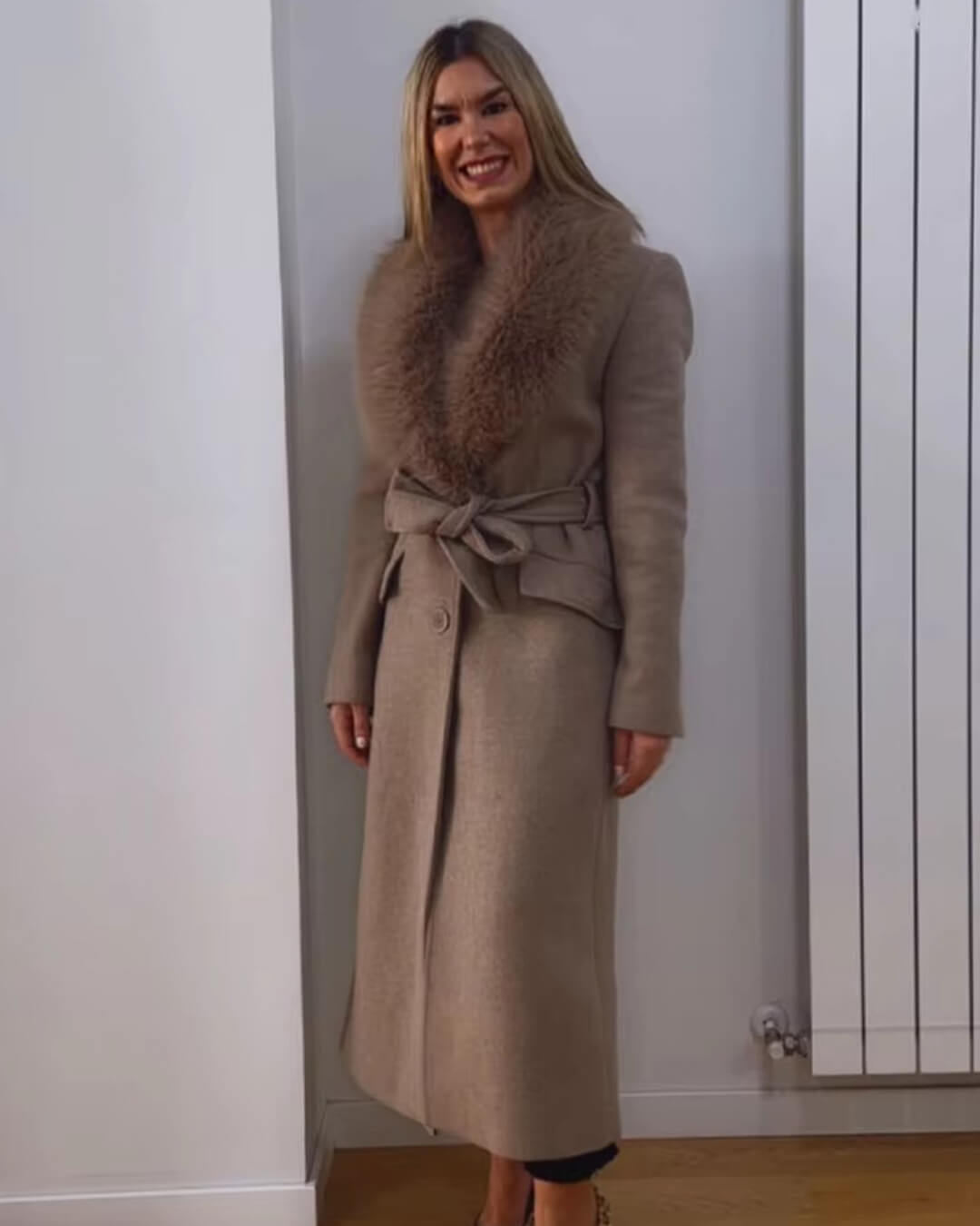 Cappotto maxi Lola con collo in ecopelliccia