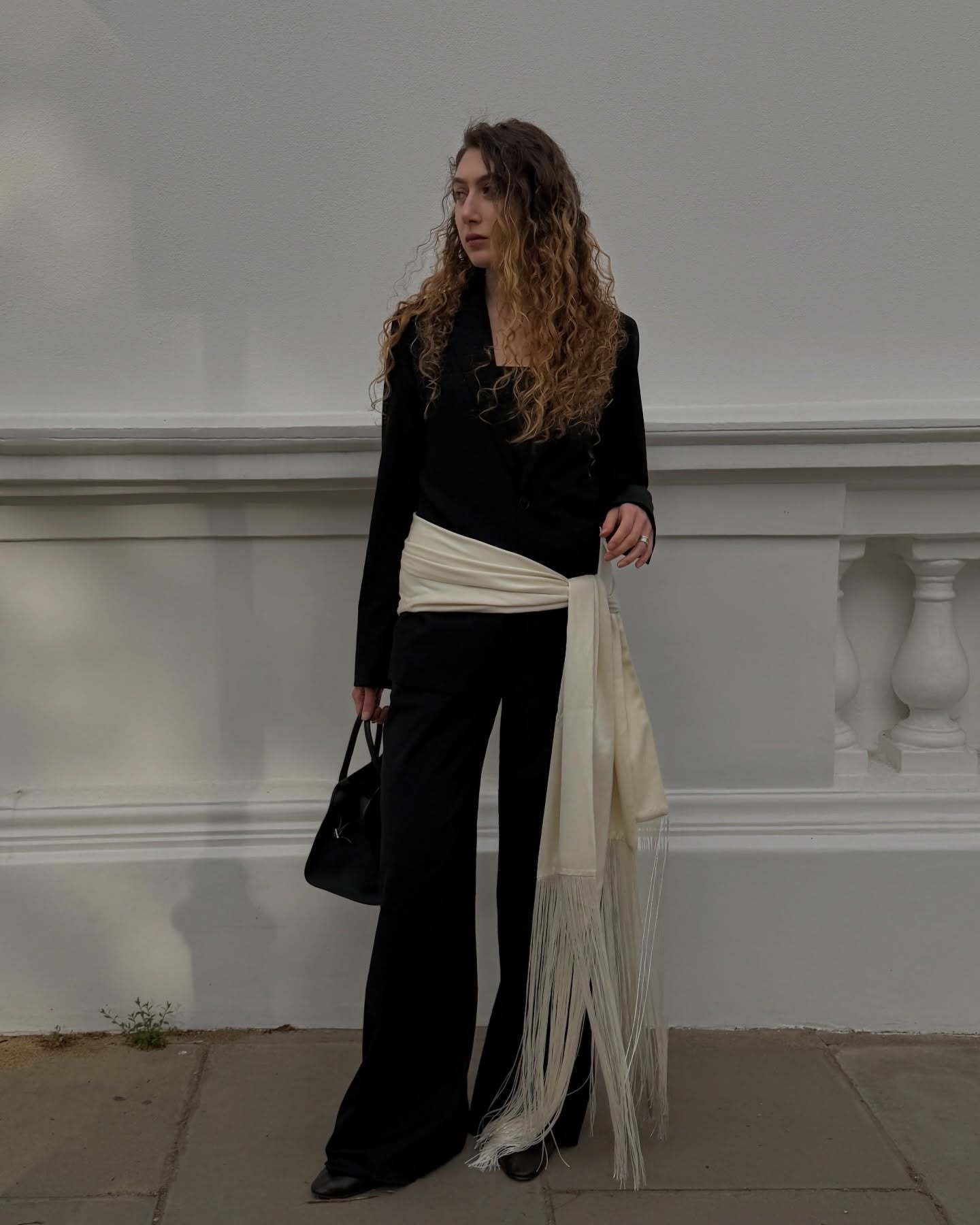 Amelie cintura foulard in raso con frange e nappine