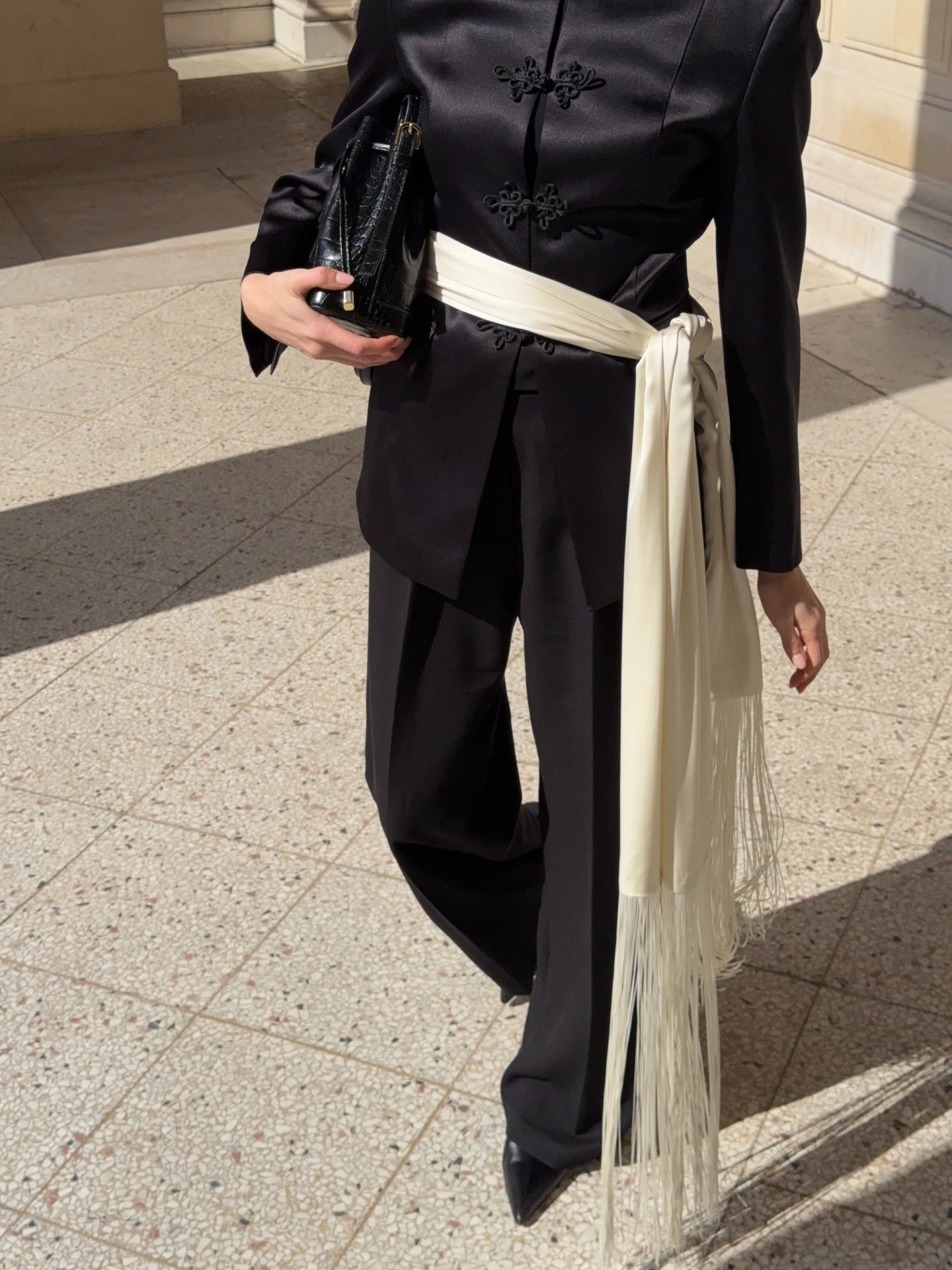 Amelie cintura foulard in raso con frange e nappine