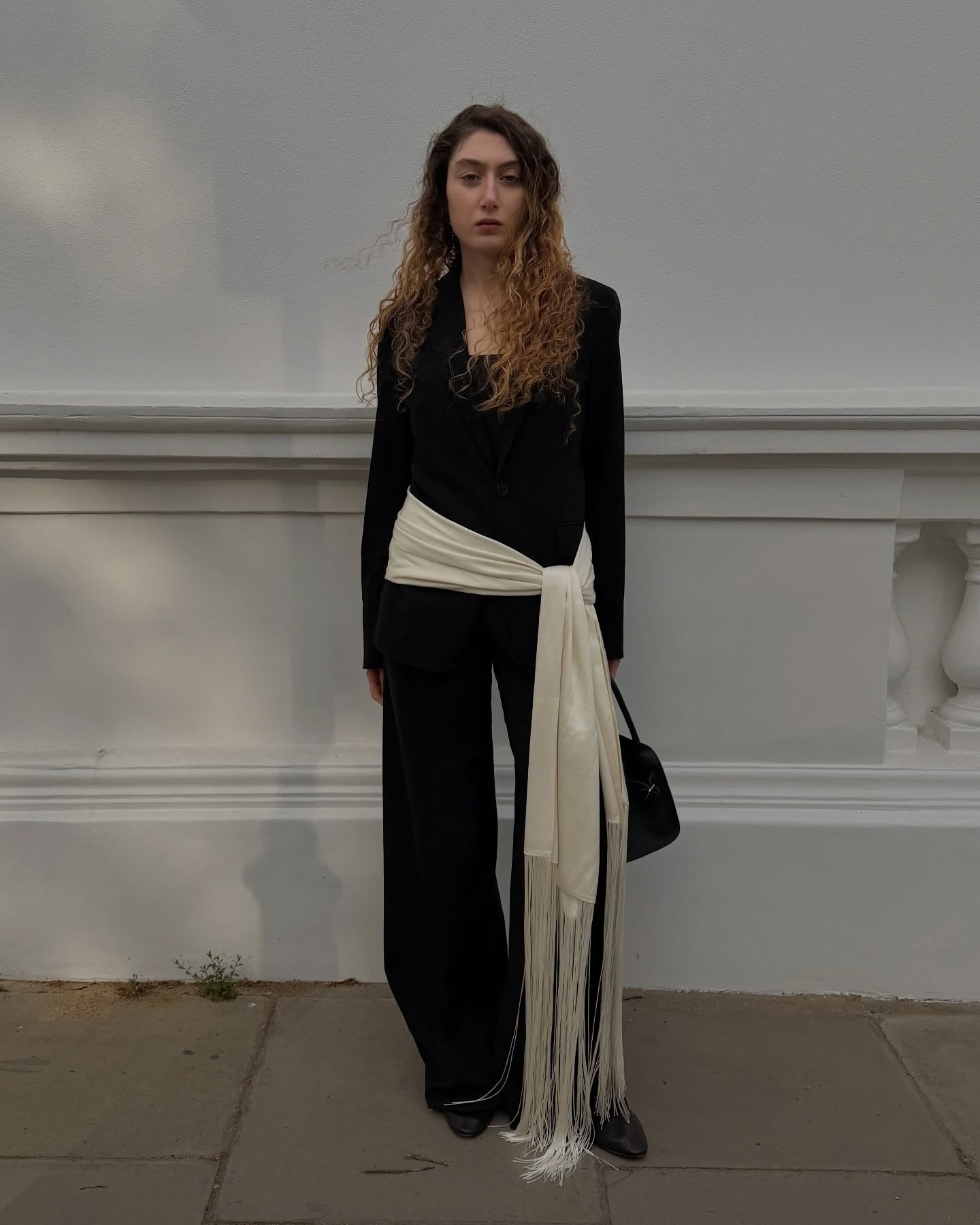 Amelie cintura foulard in raso con frange e nappine