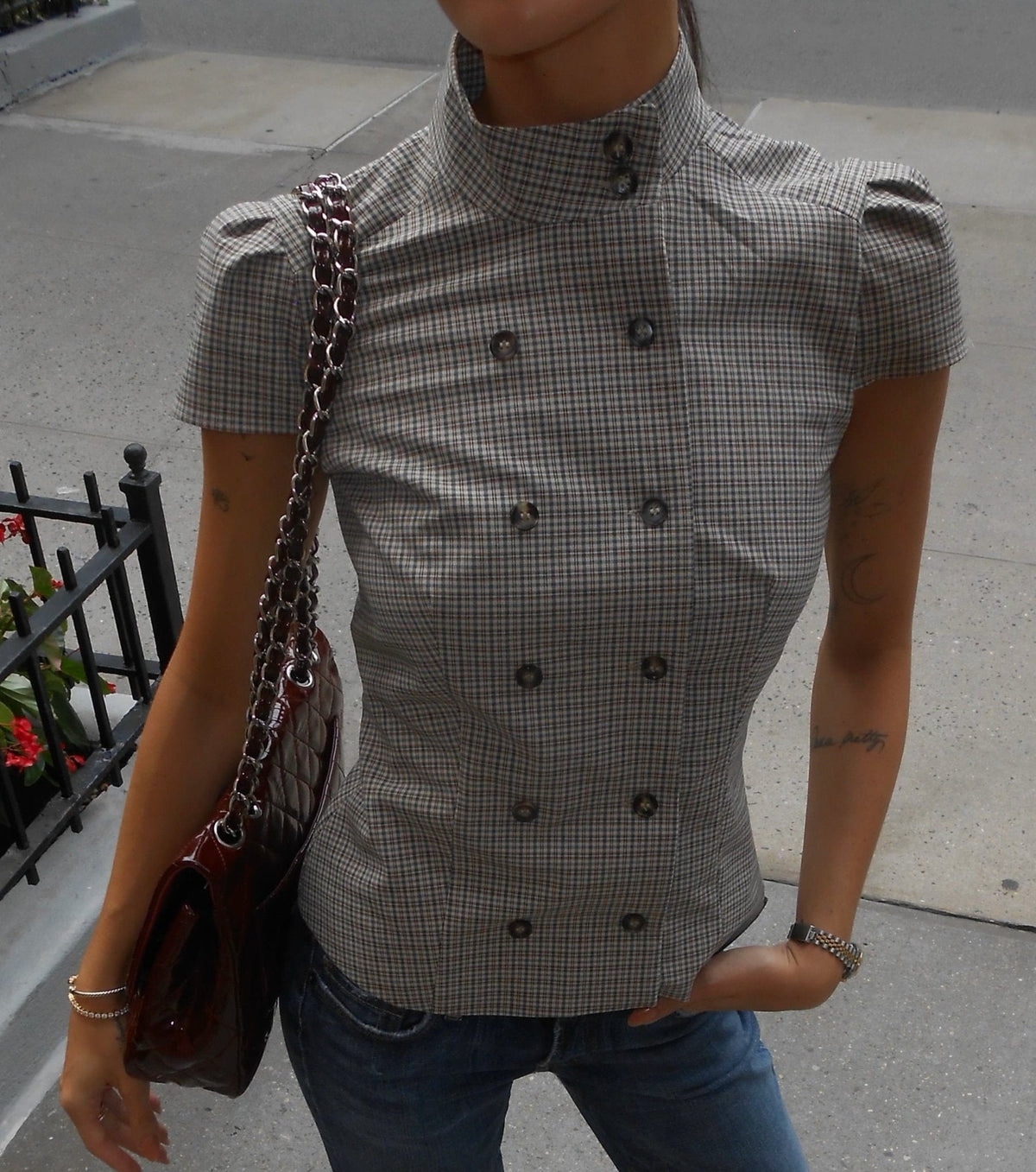 Blusa aderente a collo alto a quadri Lola