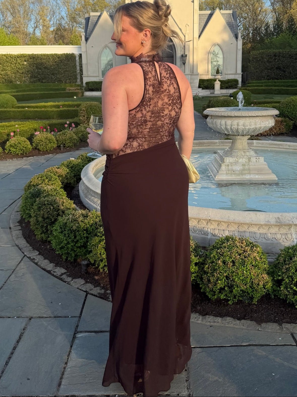 Abito maxi Sienna in pizzo con scollo halter
