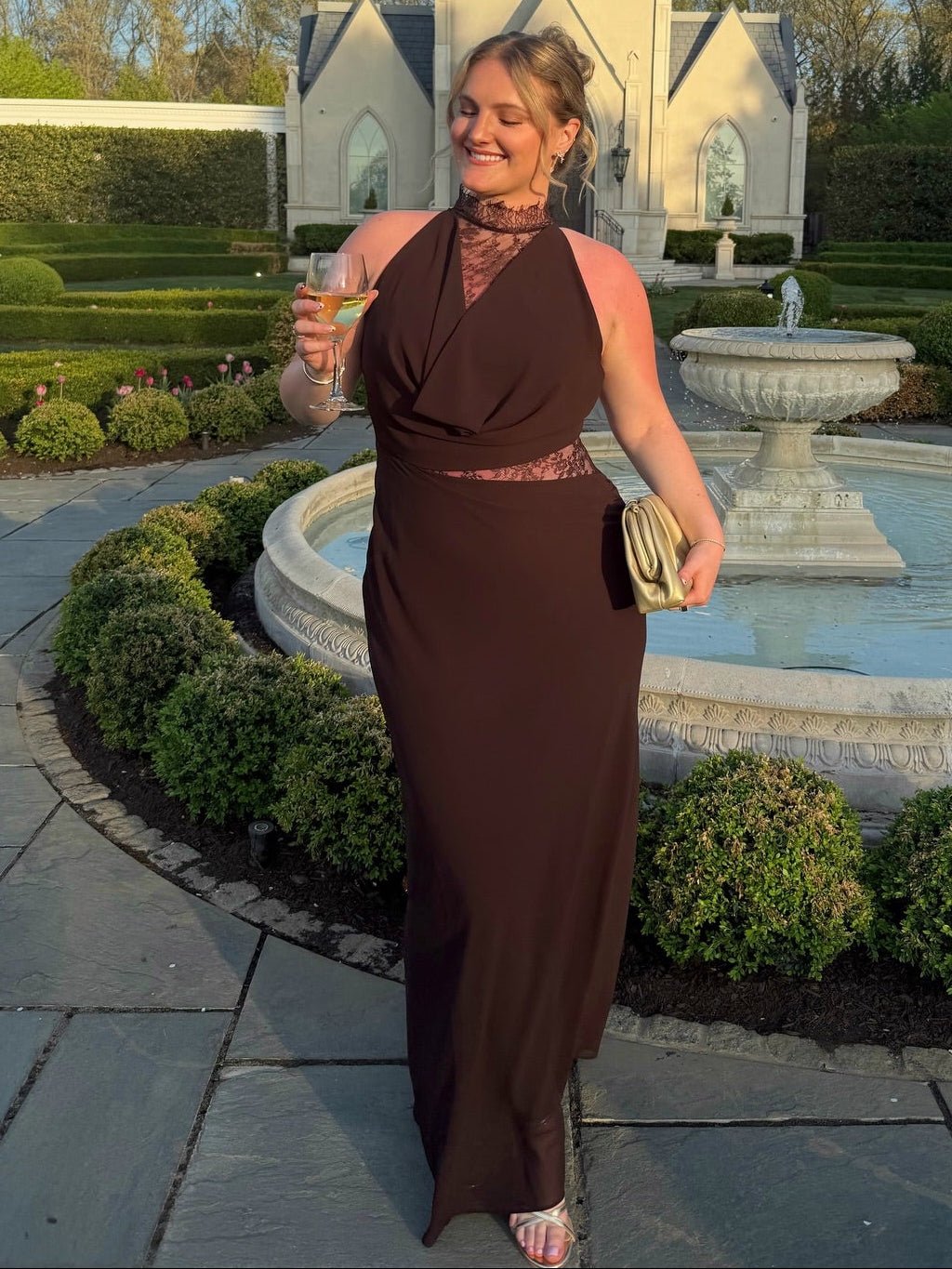Abito maxi Sienna in pizzo con scollo halter