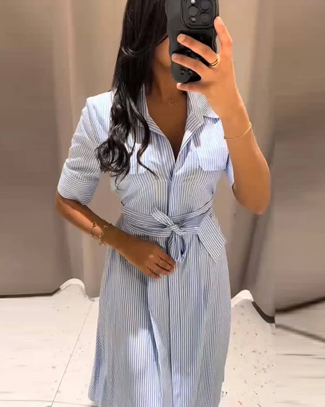 Abito maxi Winona a righe con colletto allacciato