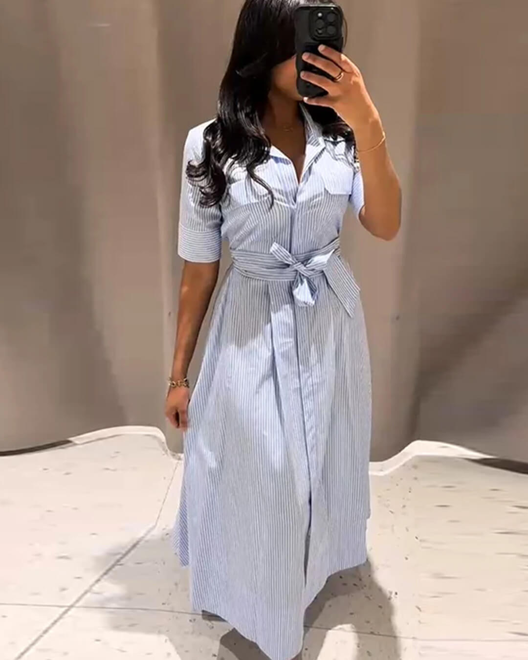 Abito maxi Winona a righe con colletto allacciato