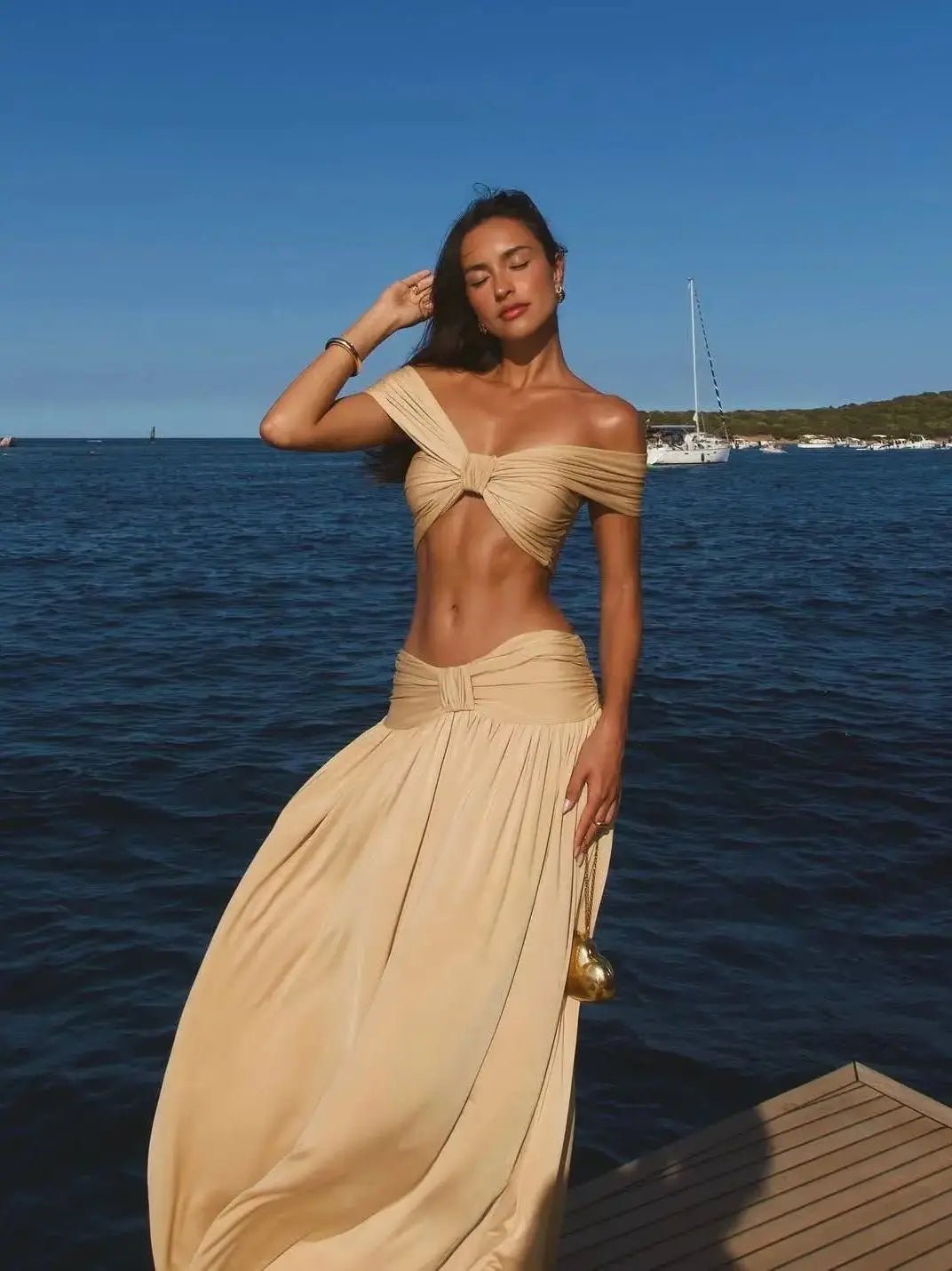 Hilde top corto a spalle scoperte con twist - completo