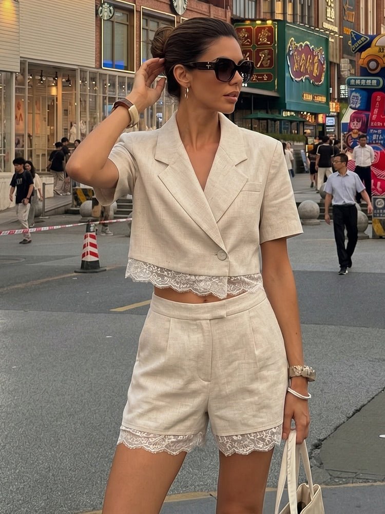 Margot dettaglio in pizzo. Completo corto due pezzi
