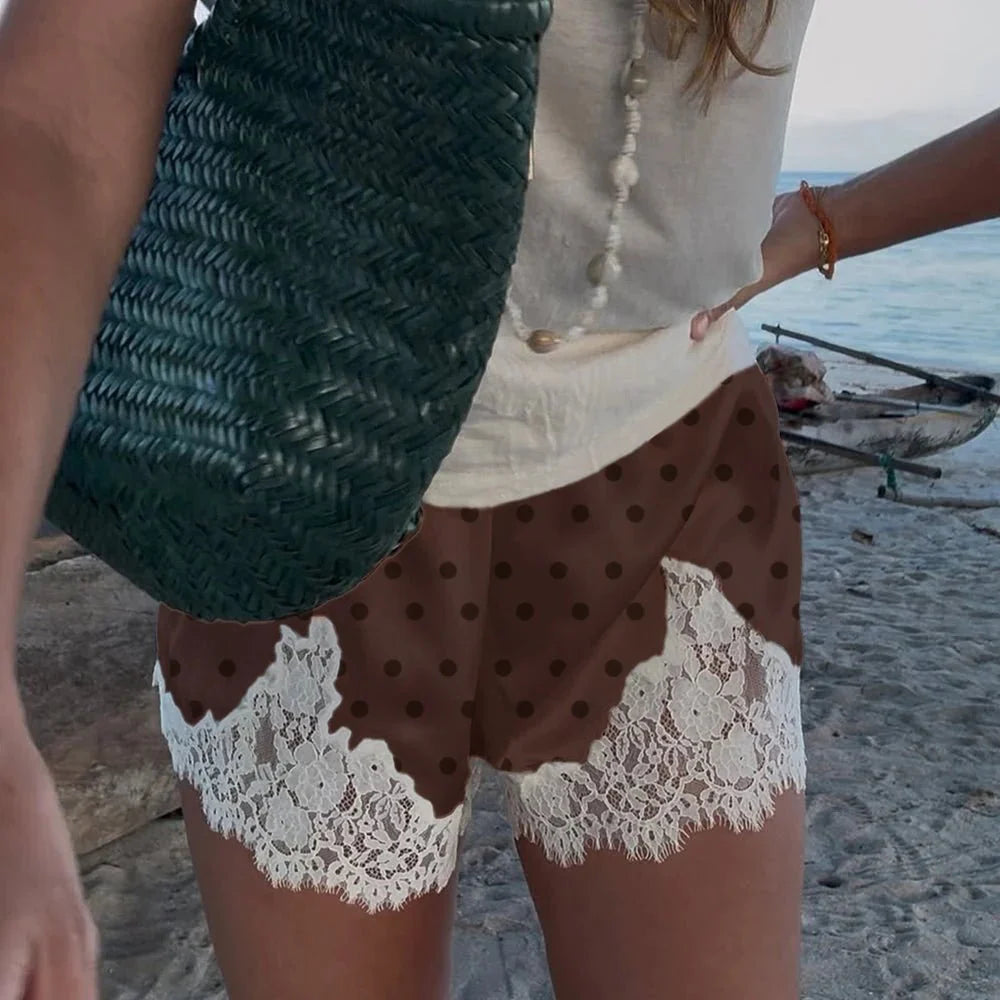 Natasha shorts a pois con bordo in pizzo