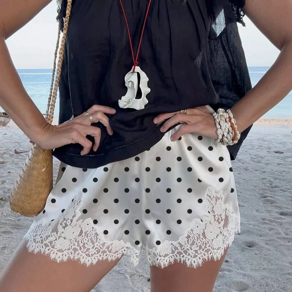 Natasha shorts a pois con bordo in pizzo