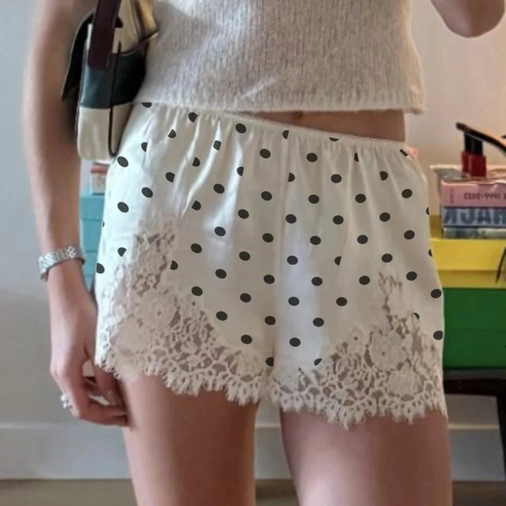 Natasha shorts a pois con bordo in pizzo
