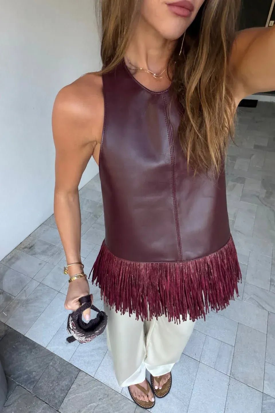 Top allacciato al collo con frange in ecopelle Gina