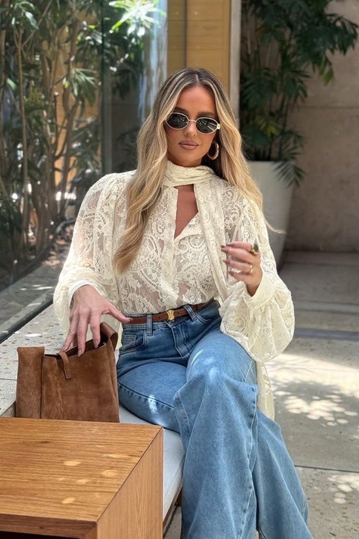 Blusa Sandrine in pizzo trasparente con laccetto