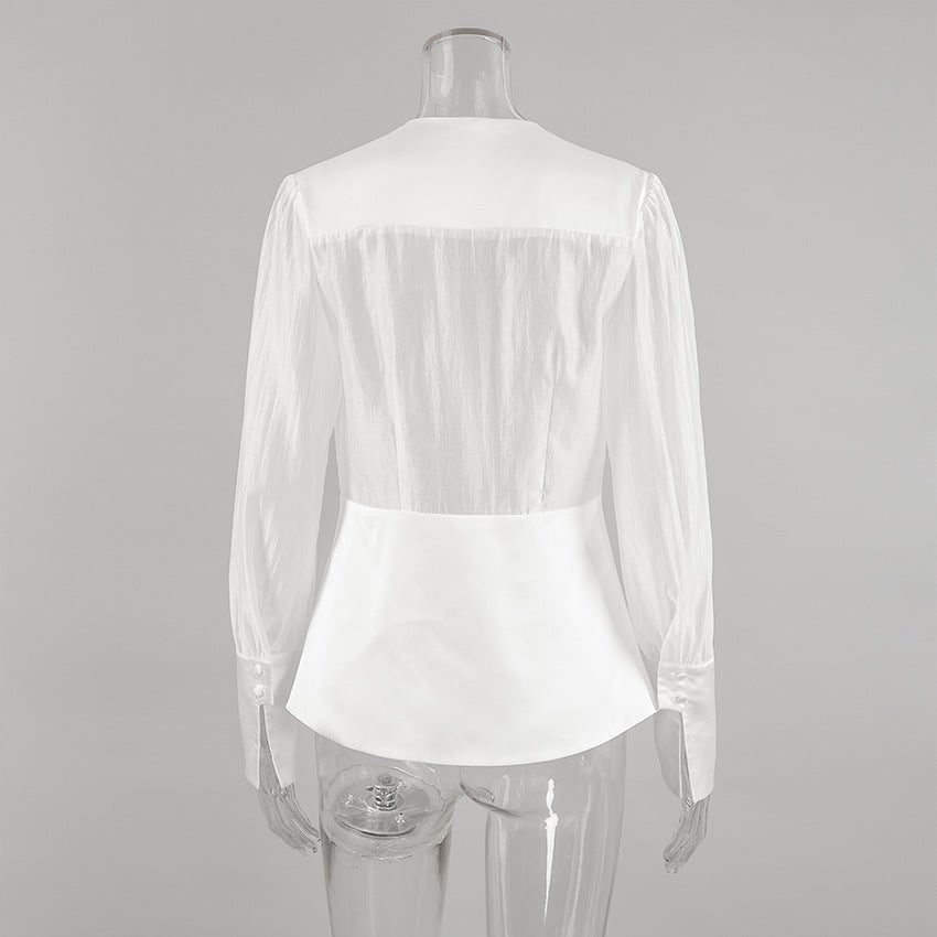 Blusa trasparente Lydia con bottoni e scollo profondo