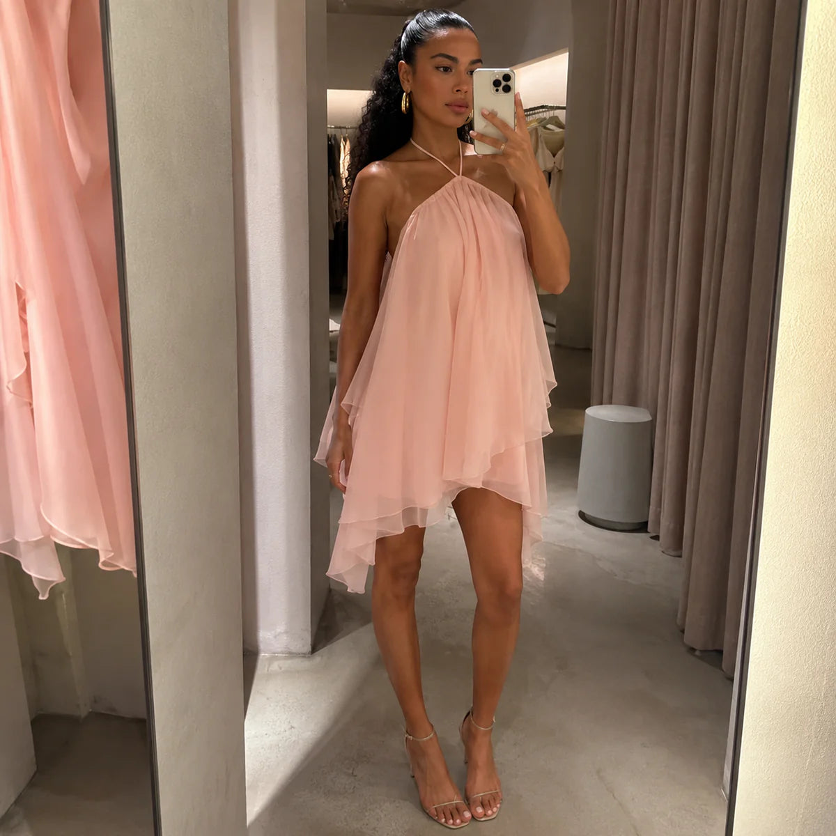 Yasmin miniabito halter con schiena scoperta