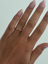 Anello Arabel Infinity Twist con Strass