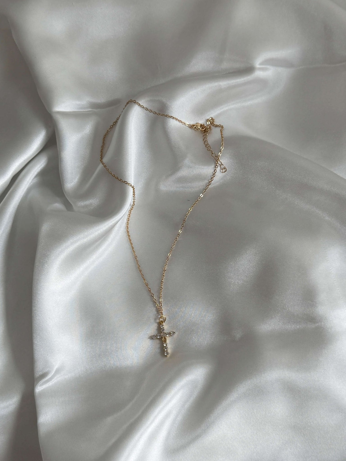 ZEYA - Ariadne Cross Necklace