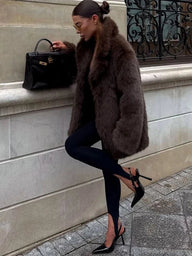 Cappotto oversize in eco-pelliccia Beatrix