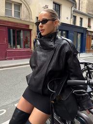 Giacca Bianca Asimmetrica con Tasche e Bottoni