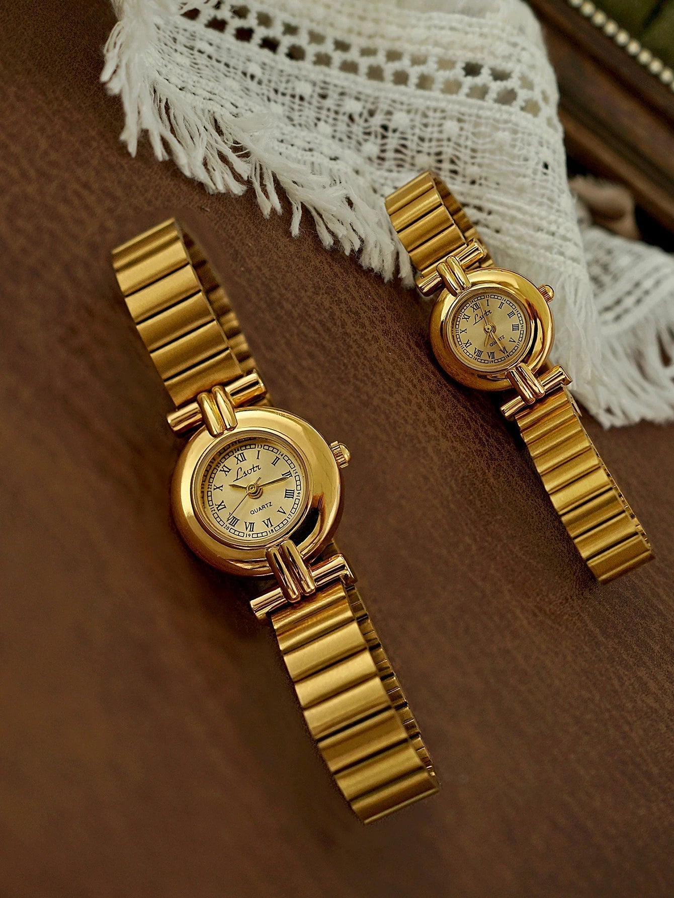 ZEYA - Calla Round Vintage Watch