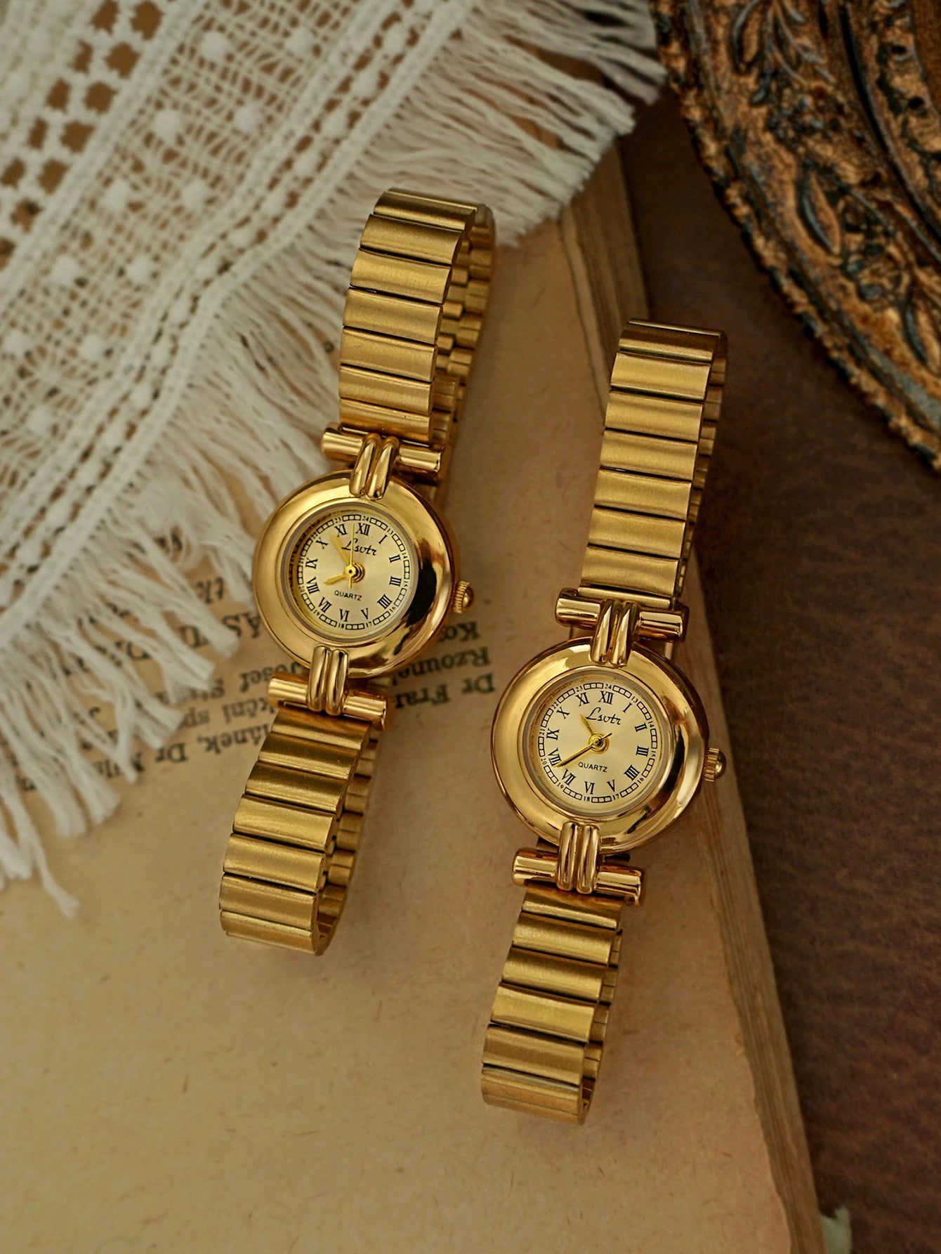 ZEYA - Calla Round Vintage Watch