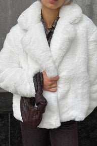 Cappotto corto Catherine in pelliccia sintetica