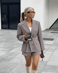 Dalia Tailleur con Shorts a Quadretti e Cintura