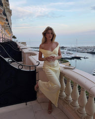 Abito lungo Dayanara in satin con spalle scoperte