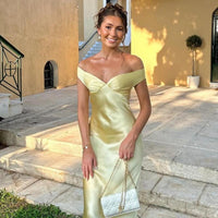 Katelyn Abito Maxi in Raso con Spalle Scoperte