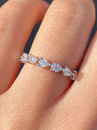 Anello con zircone taglio pera Kath