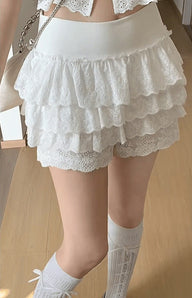 Shorts Kaya crochet con volant e inserti traforati