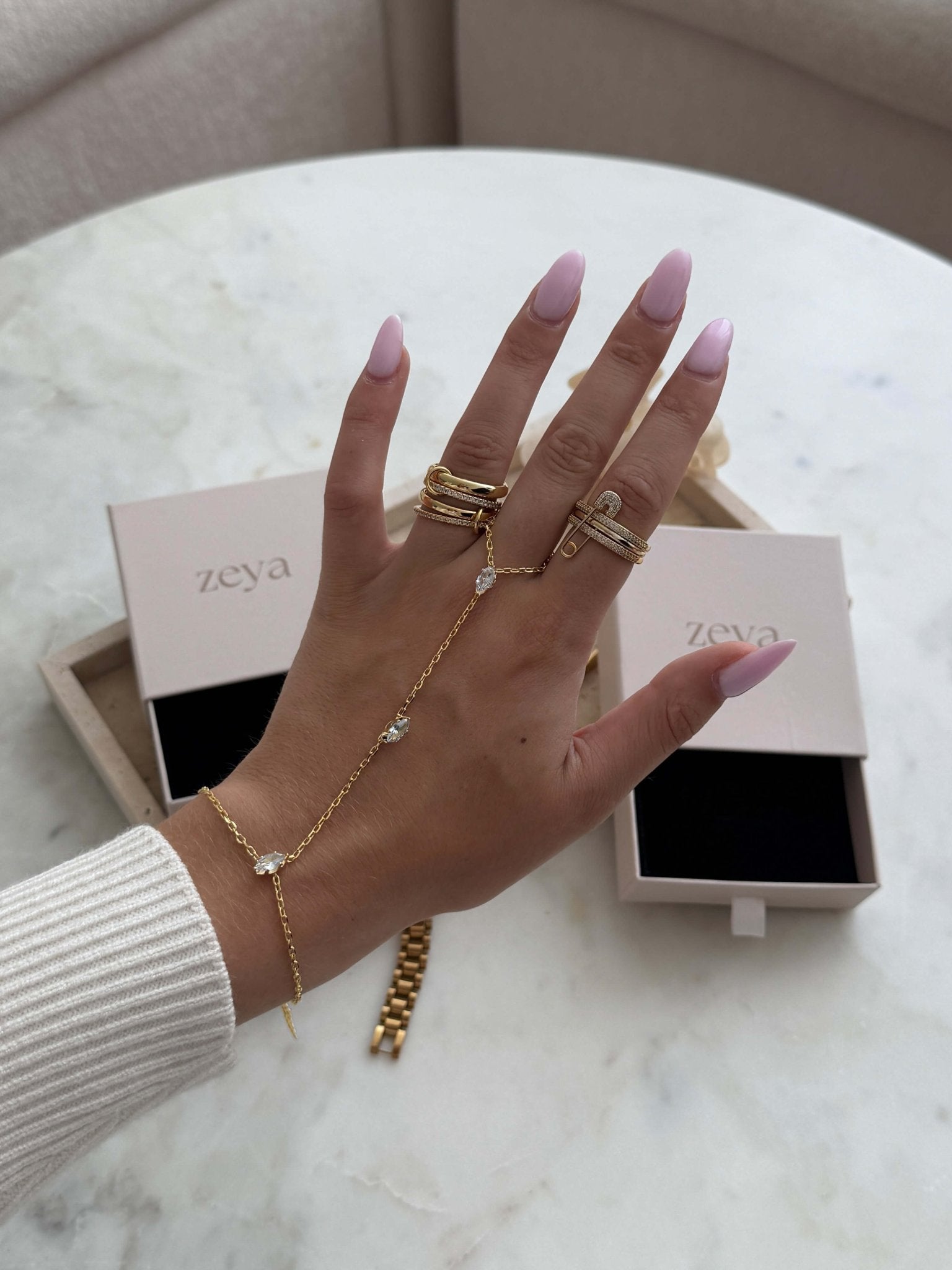 ZEYA - Marquise Hand Chain