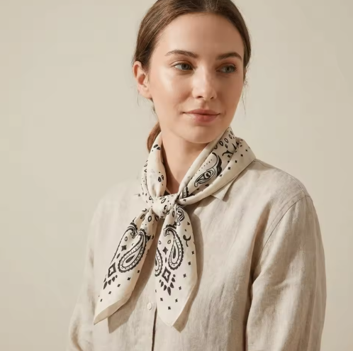 Reese Bandana Sciarpa in Maglia con Motivo Paisley