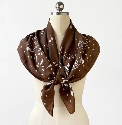 Reese Bandana Sciarpa in Maglia con Motivo Paisley