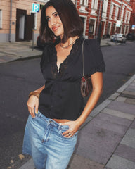 Top Roselle in pizzo con maniche corte e scollo a V